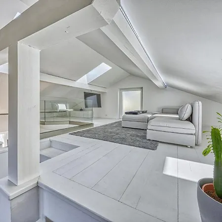 Traumwohnung im Herzen Kalterns mit Panoramablick und Garage Exterior foto