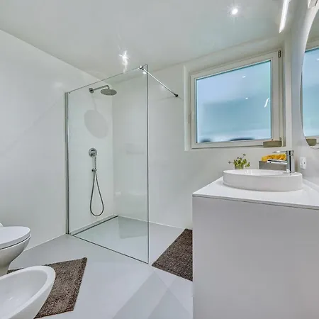 Traumwohnung im Herzen Kalterns mit Panoramablick und Garage Exterior foto